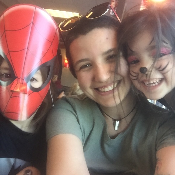 Meet your Posher, Hannah - Picture 3 of 3